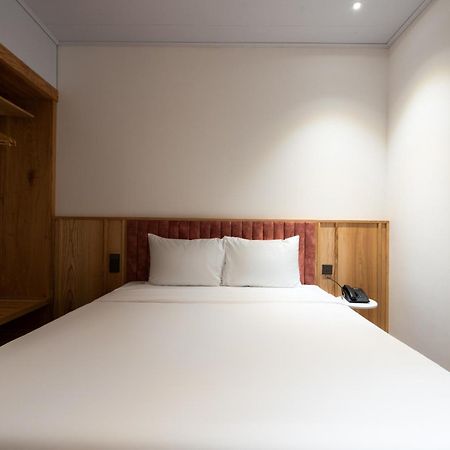 Haven Hut Riverside Hotel Хошимін Екстер'єр фото