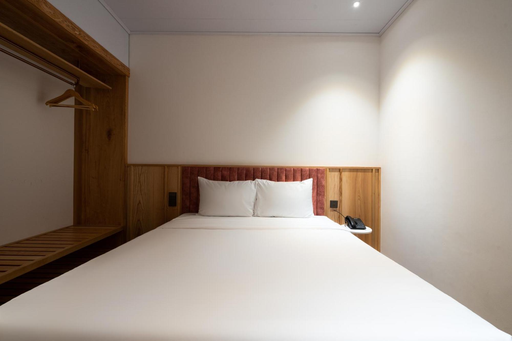 Haven Hut Riverside Hotel Хошимін Екстер'єр фото