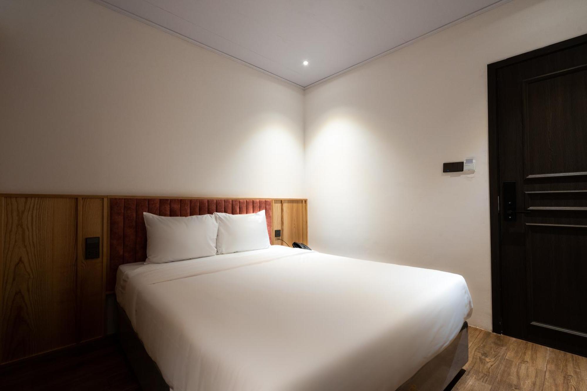 Haven Hut Riverside Hotel Хошимін Екстер'єр фото
